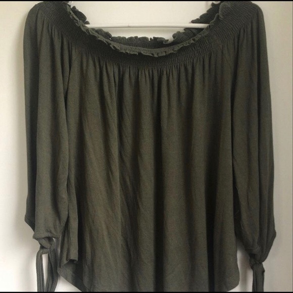 Pink Republic | green off the shoulder top- size S - Picture 4 of 5